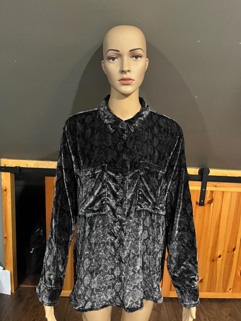Anthropologie The Hadley Relaxed Buttondown Shirt by Pilcro: Velvet Edition - Picture 5 of 10